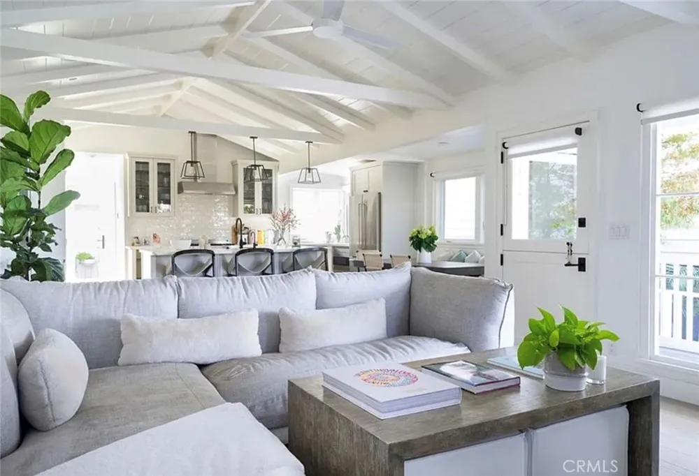 283 Chiquita Laguna Beach, CA 92651