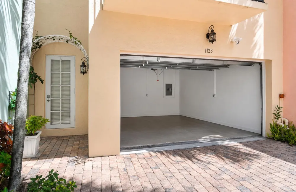 1123 NE 18TH AVENUE Fort Lauderdale, FL 33304
