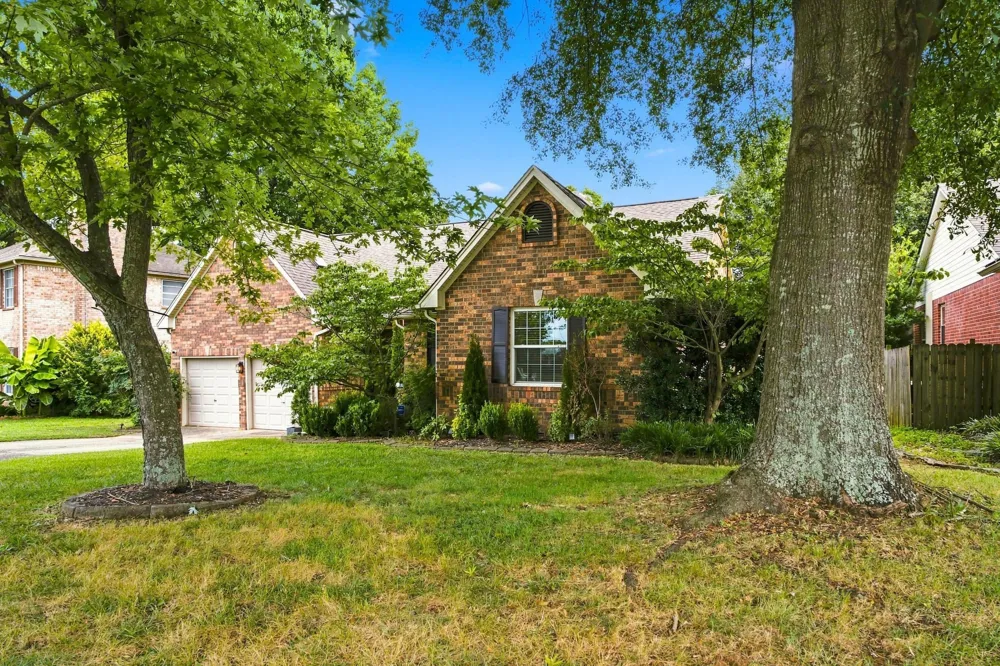 1605 Glen Trail Dr Mount Juliet, TN 37122