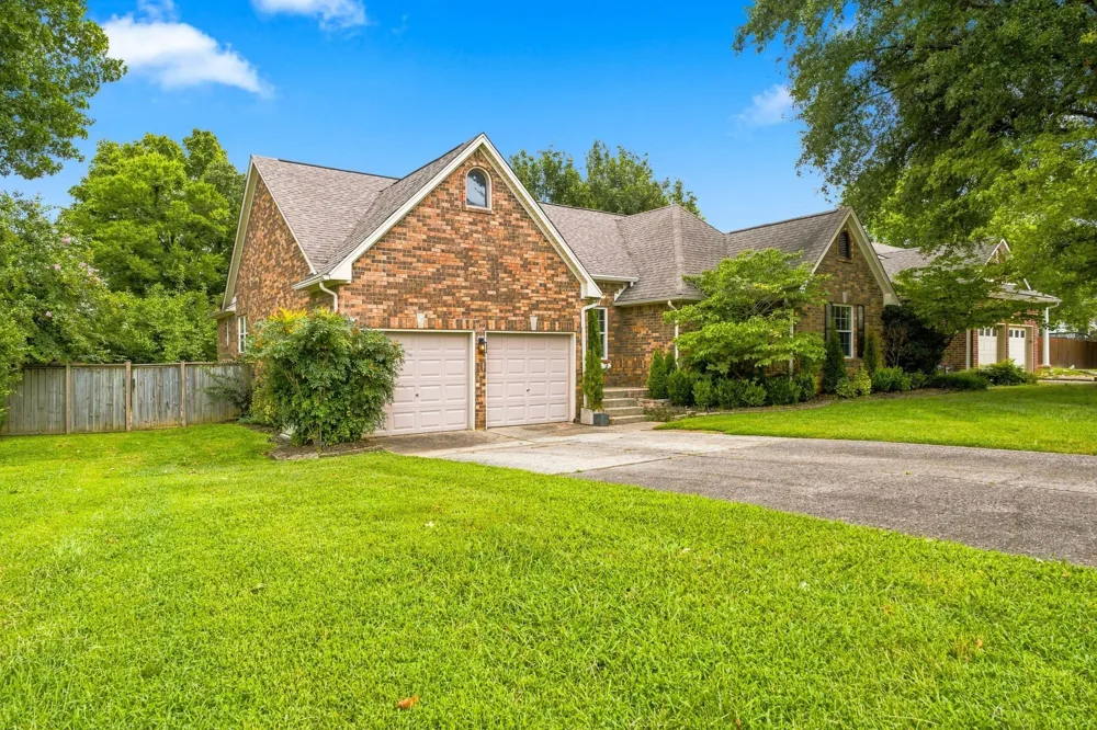 1605 Glen Trail Dr Mount Juliet, TN 37122