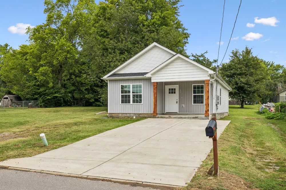 117 21st Ave W Springfield, TN 37172