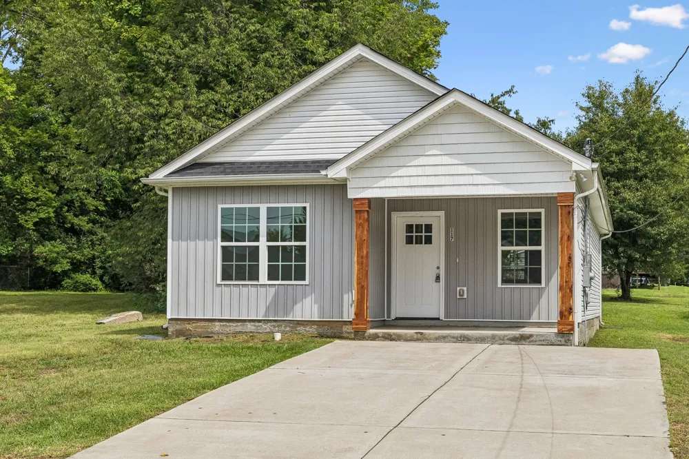 117 21st Ave W Springfield, TN 37172