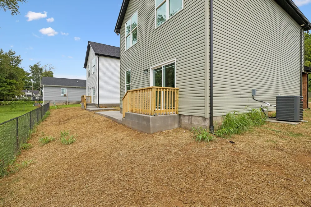 206 15th Ave W Springfield, TN 37172