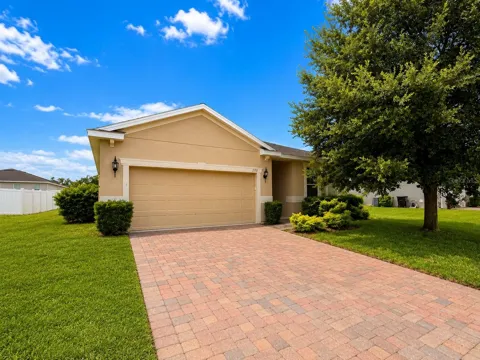 908 GLAZEBROOK LOOP