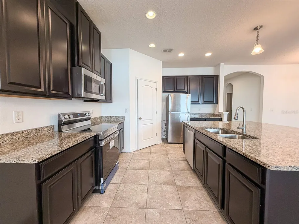 908 GLAZEBROOK LOOP Orange City, FL 32763