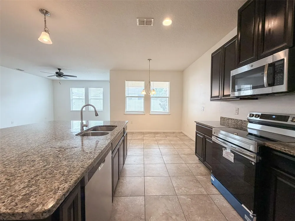 908 GLAZEBROOK LOOP Orange City, FL 32763