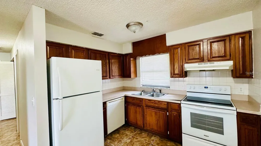 184 JULIE LANE #A Auburndale, FL 33823