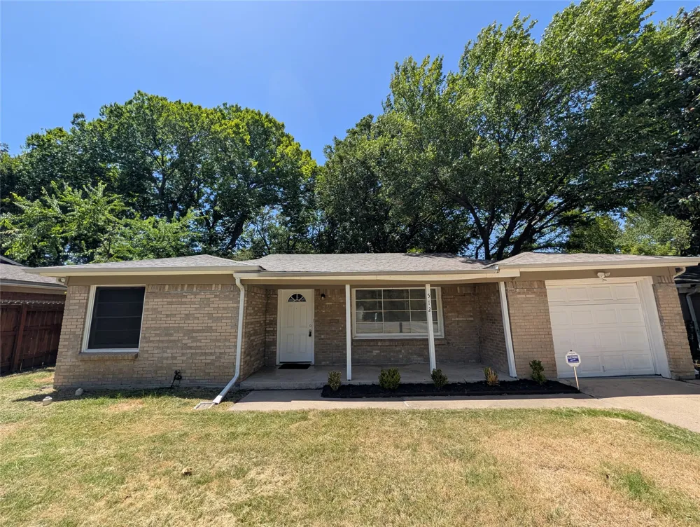 512 Judd White Settlement, TX 76108