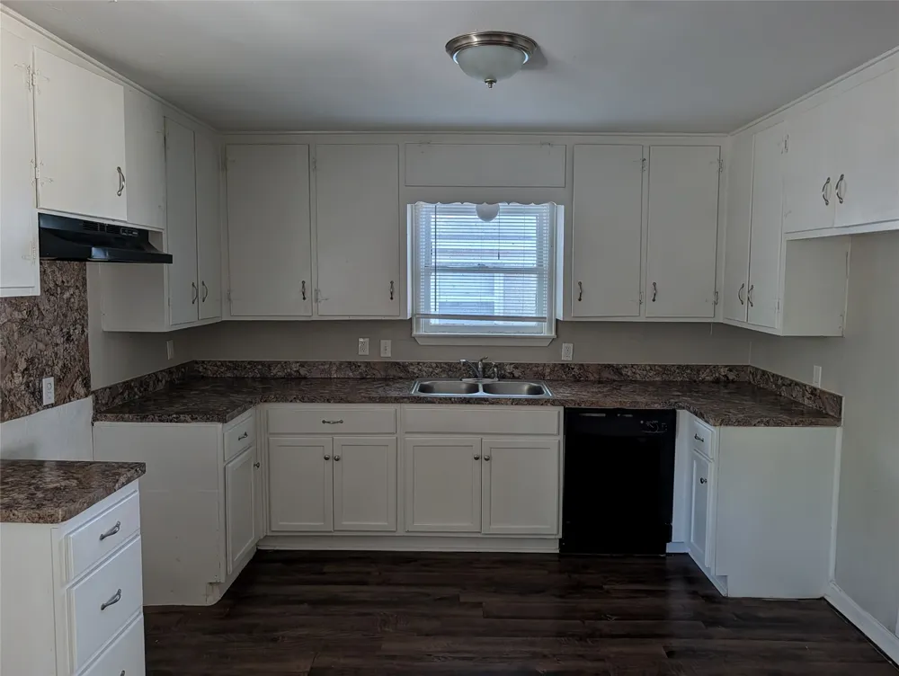 512 Judd White Settlement, TX 76108