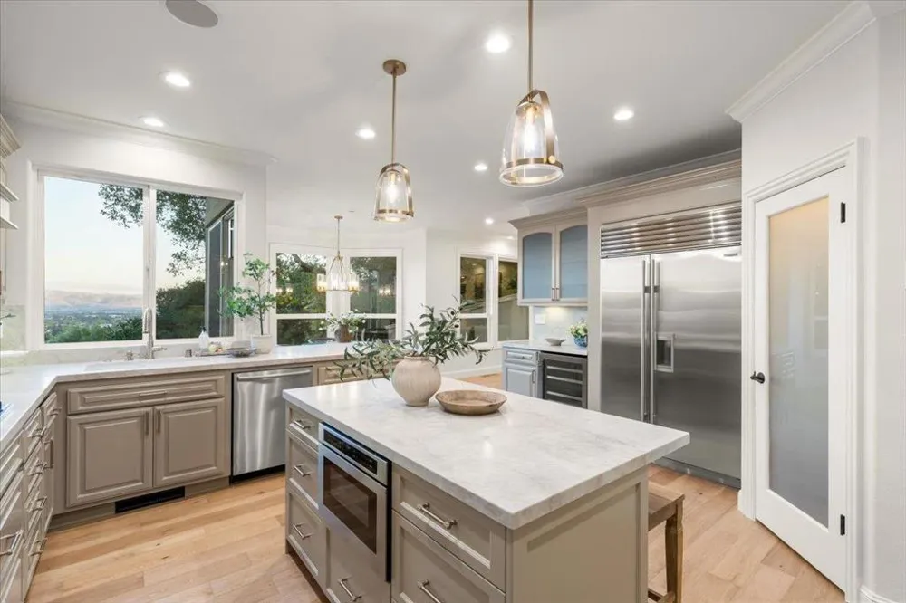 1750 Vista Del Sur Gilroy, CA 95020