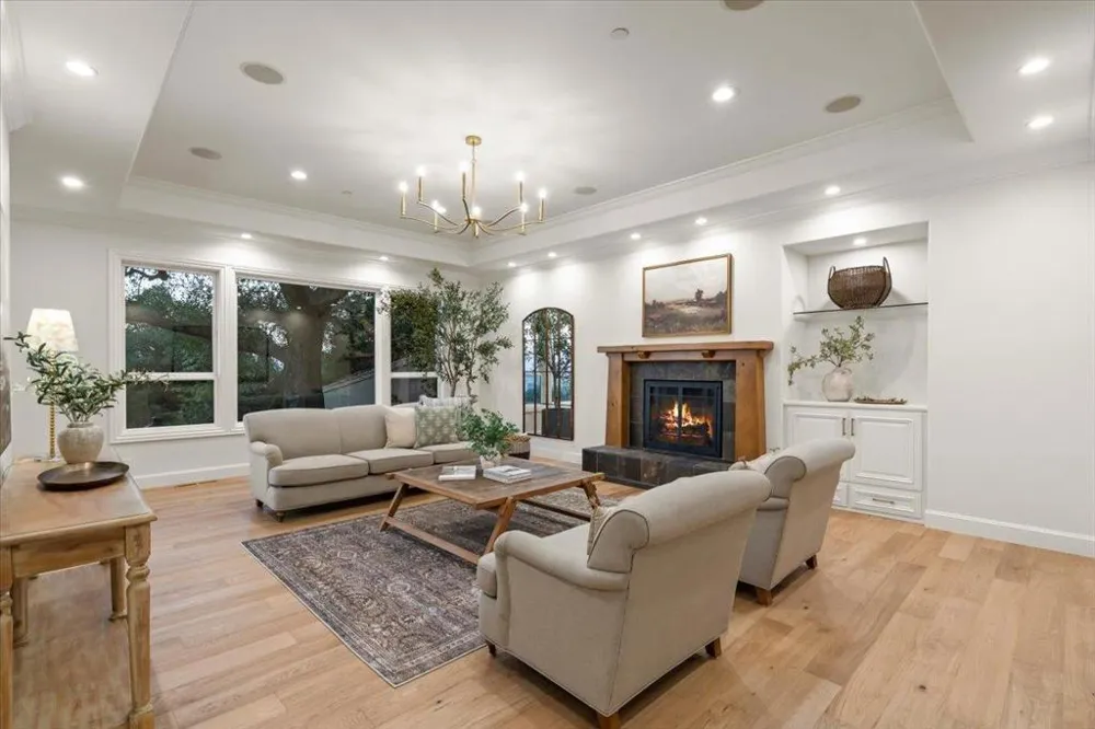 1750 Vista Del Sur Gilroy, CA 95020