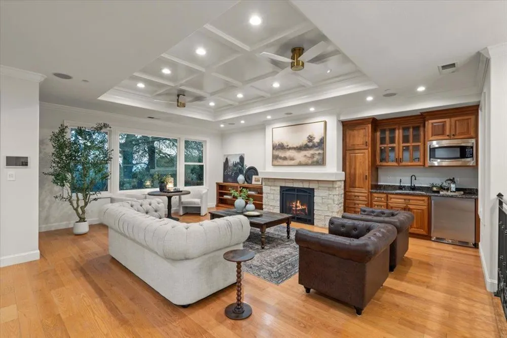 1750 Vista Del Sur Gilroy, CA 95020