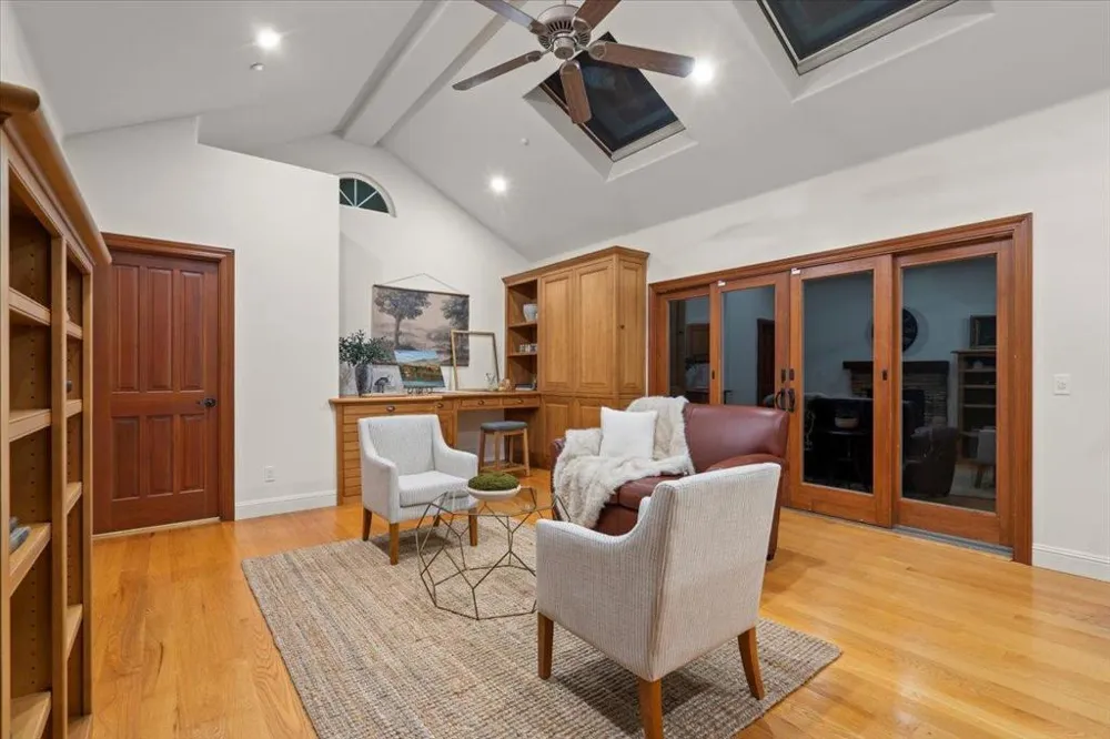 1750 Vista Del Sur Gilroy, CA 95020