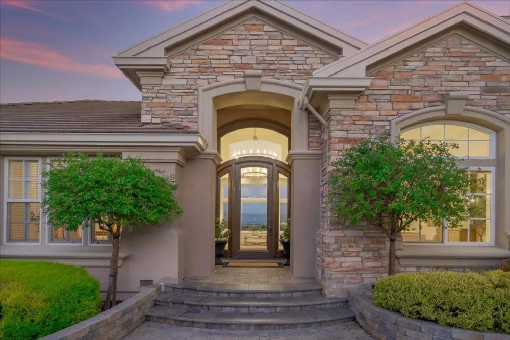 1750 Vista Del Sur Gilroy, CA 95020