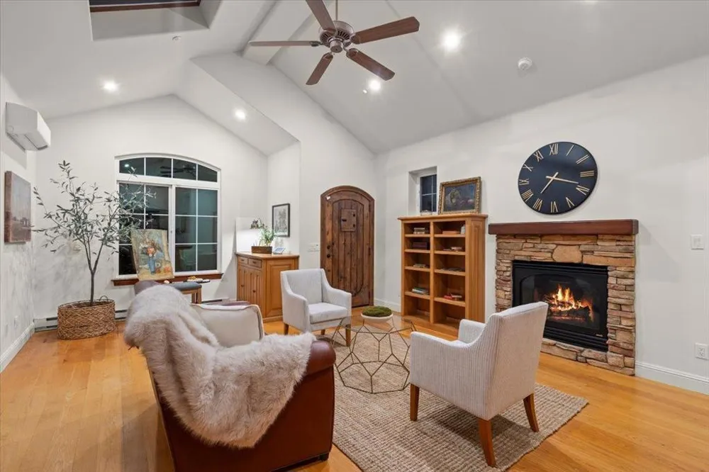 1750 Vista Del Sur Gilroy, CA 95020