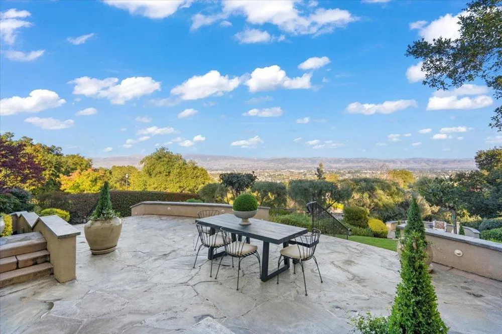 1750 Vista Del Sur Gilroy, CA 95020