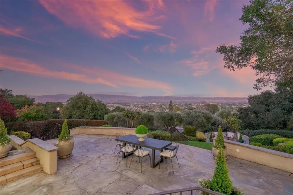 1750 Vista Del Sur Gilroy, CA 95020