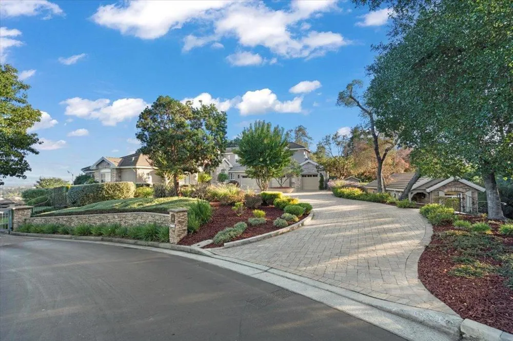 1750 Vista Del Sur Gilroy, CA 95020
