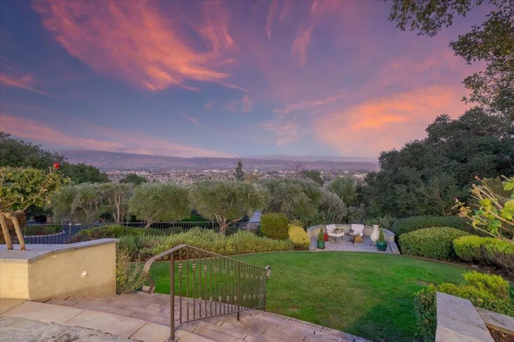 1750 Vista Del Sur Gilroy, CA 95020