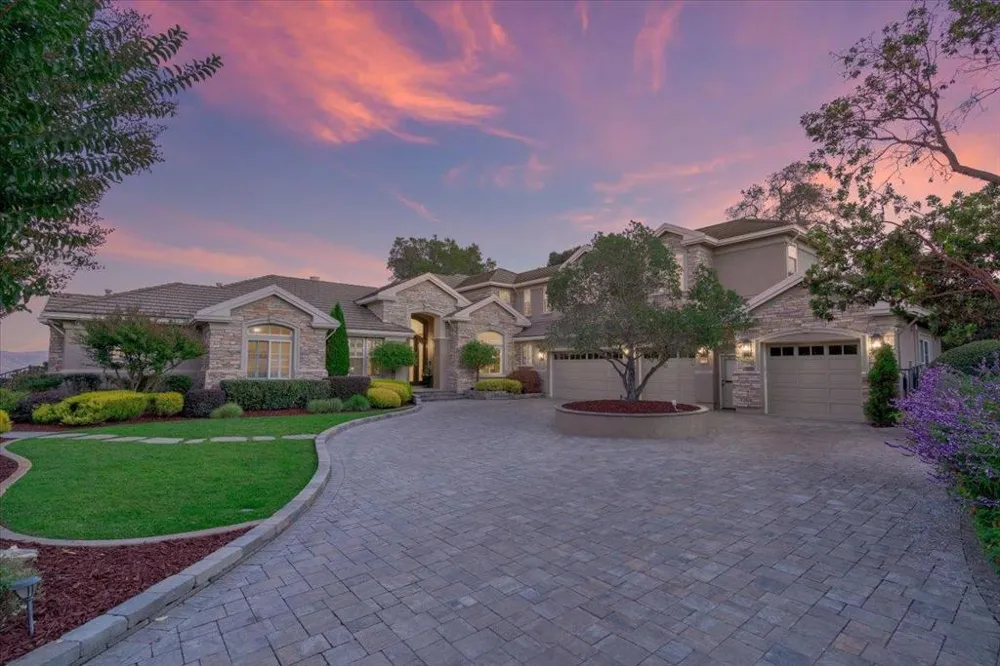 1750 Vista Del Sur Gilroy, CA 95020