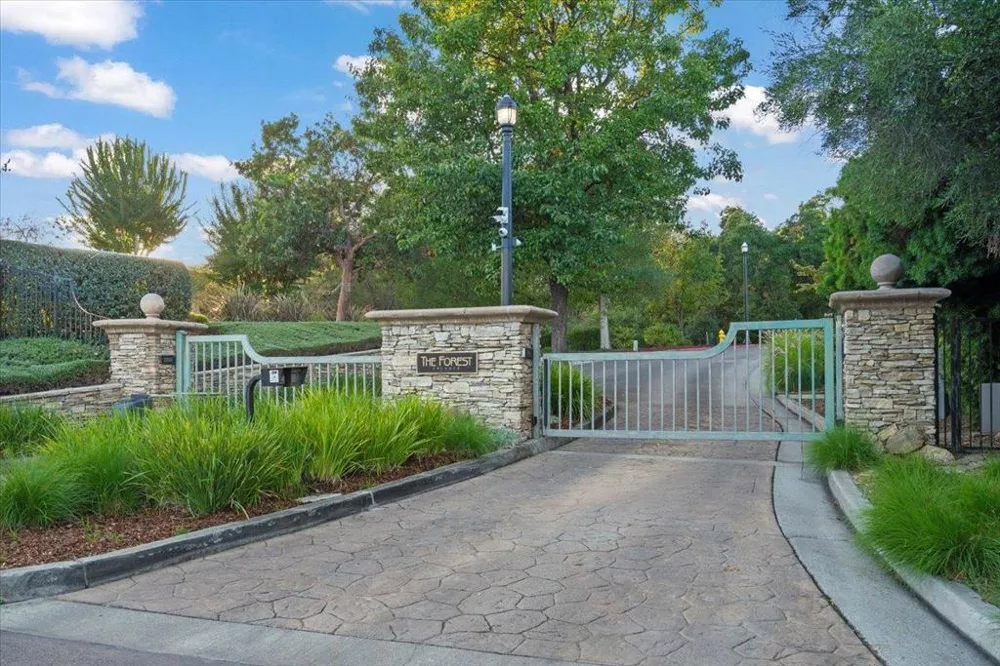 1750 Vista Del Sur Gilroy, CA 95020