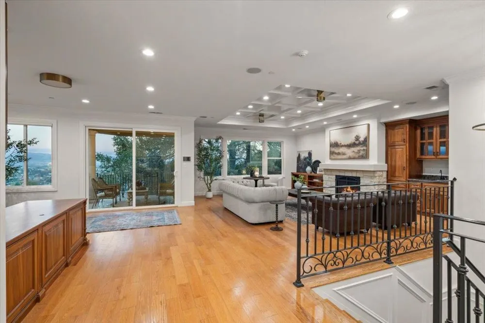 1750 Vista Del Sur Gilroy, CA 95020