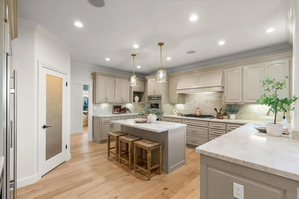 1750 Vista Del Sur Gilroy, CA 95020