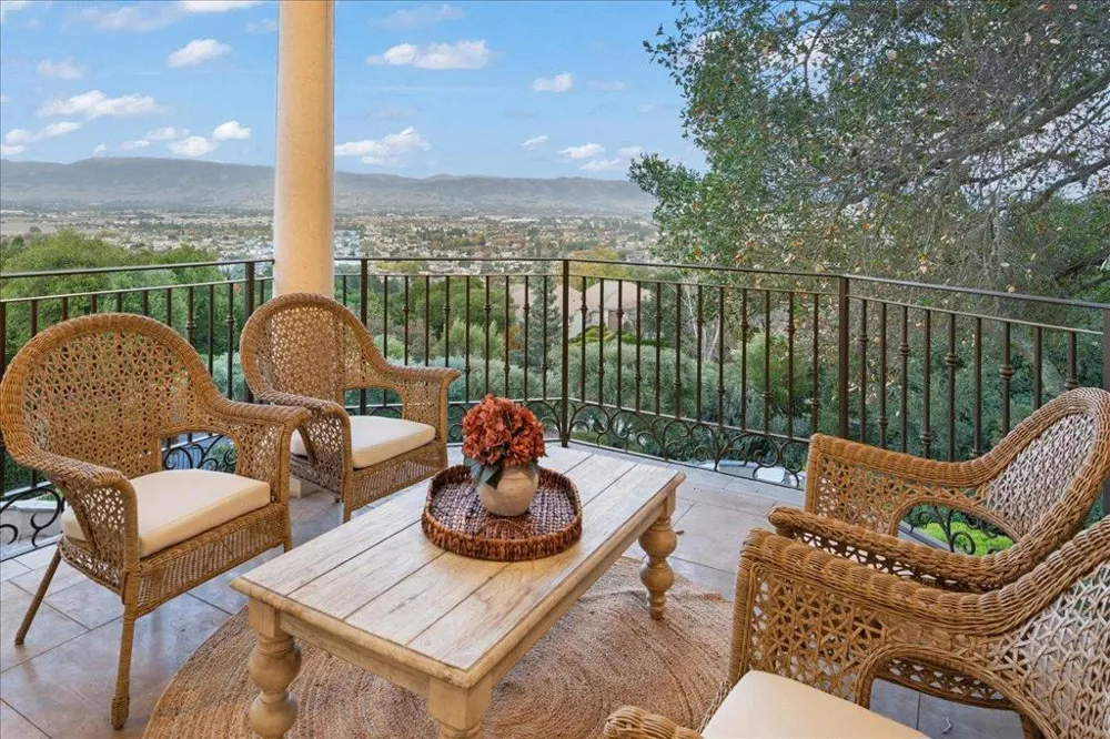 1750 Vista Del Sur Gilroy, CA 95020