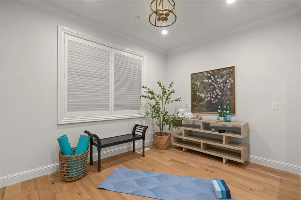 1750 Vista Del Sur Gilroy, CA 95020