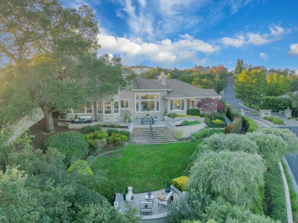 1750 Vista Del Sur Gilroy, CA 95020