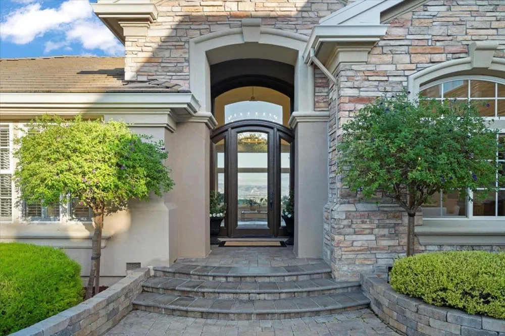 1750 Vista Del Sur Gilroy, CA 95020