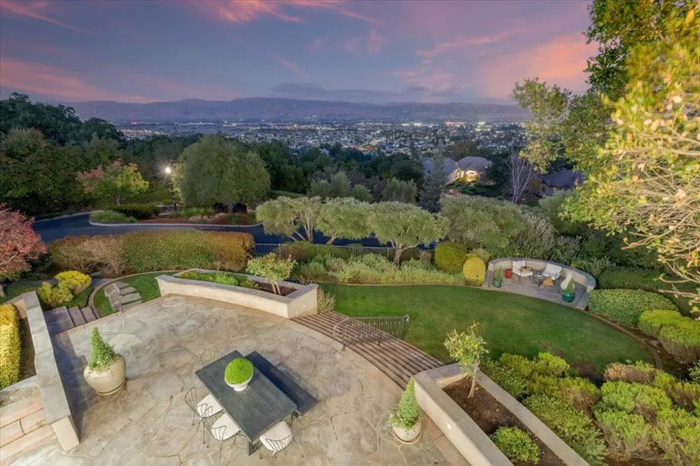 1750 Vista Del Sur Gilroy, CA 95020