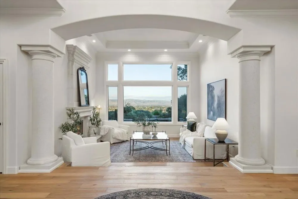 1750 Vista Del Sur Gilroy, CA 95020