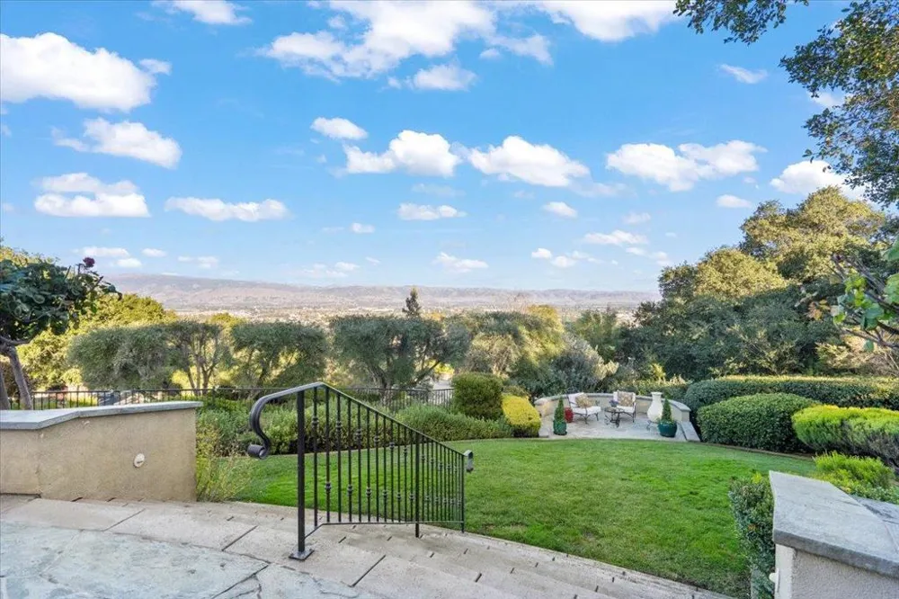 1750 Vista Del Sur Gilroy, CA 95020