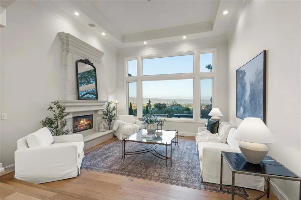 1750 Vista Del Sur Gilroy, CA 95020