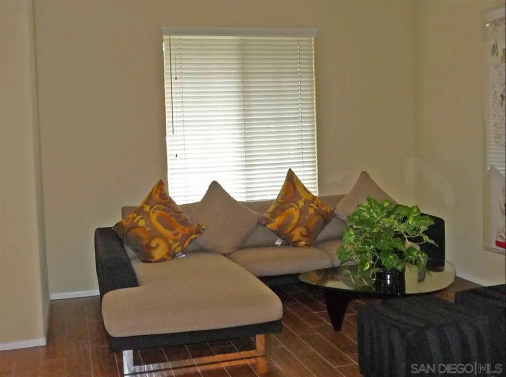 2263 Paseo Saucedal Carlsbad, CA 92009
