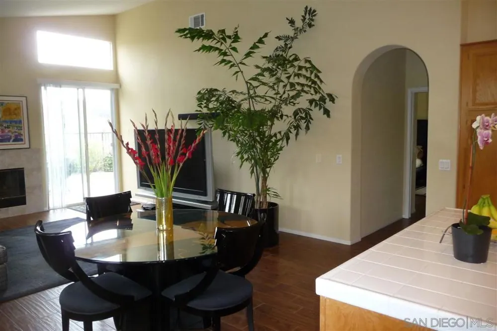 2263 Paseo Saucedal Carlsbad, CA 92009