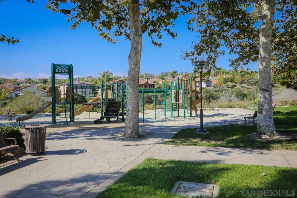 2263 Paseo Saucedal Carlsbad, CA 92009