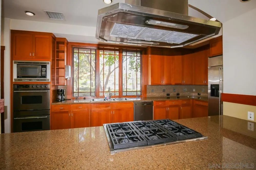 2263 Paseo Saucedal Carlsbad, CA 92009