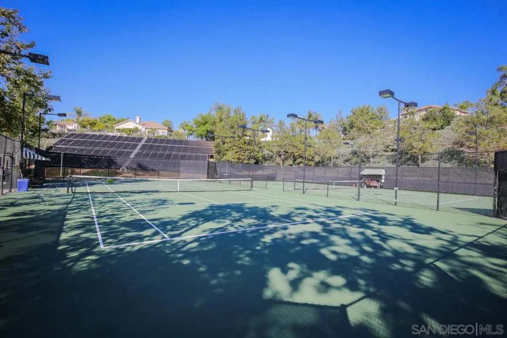 2263 Paseo Saucedal Carlsbad, CA 92009