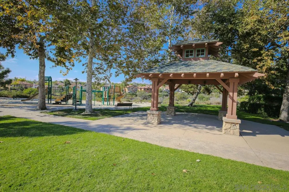 2263 Paseo Saucedal Carlsbad, CA 92009