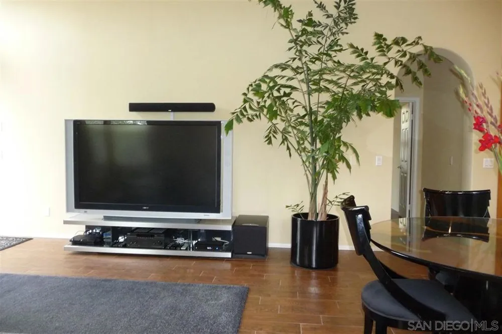 2263 Paseo Saucedal Carlsbad, CA 92009