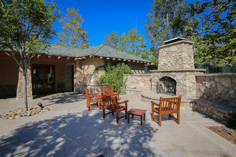 2263 Paseo Saucedal Carlsbad, CA 92009