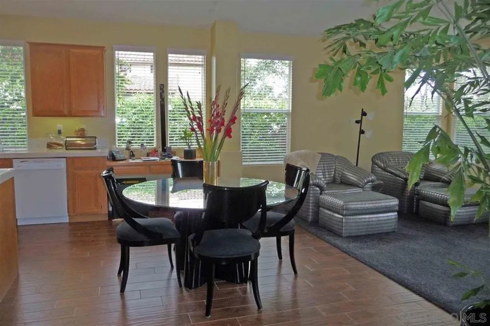 2263 Paseo Saucedal Carlsbad, CA 92009