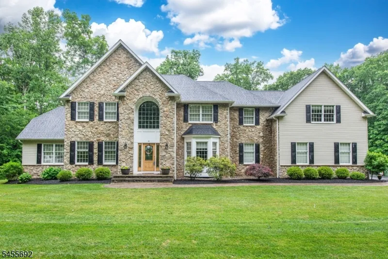 18 Stoneybrook Road Washington, NJ 07853