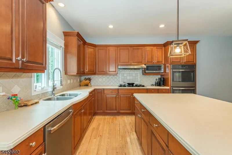 18 Stoneybrook Road Washington, NJ 07853