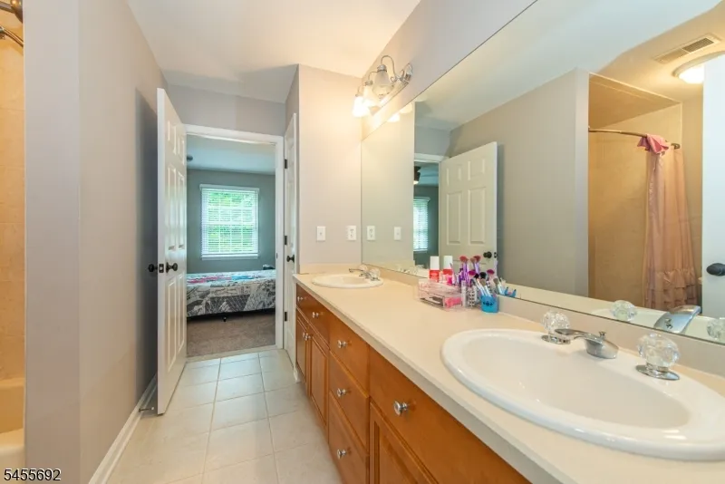 18 Stoneybrook Road Washington, NJ 07853