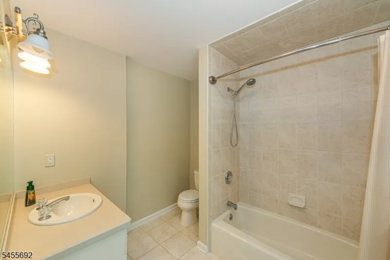 18 Stoneybrook Road Washington, NJ 07853