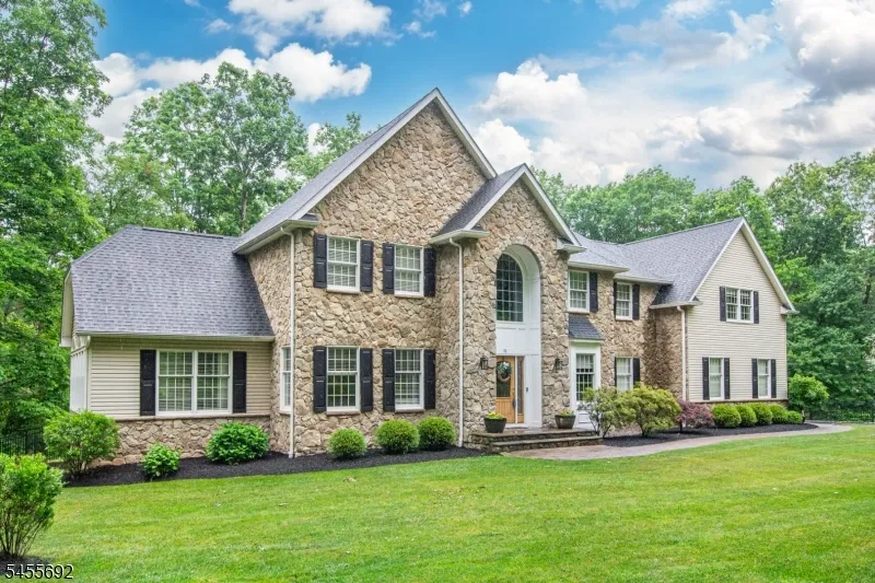 18 Stoneybrook Road Washington, NJ 07853
