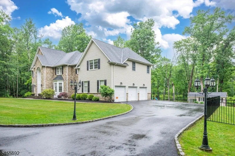 18 Stoneybrook Road Washington, NJ 07853